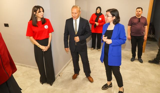 Uşak'taki çöp varilinde reklam panolarına kadar bir çok araç ve gereci belediye üretiyor