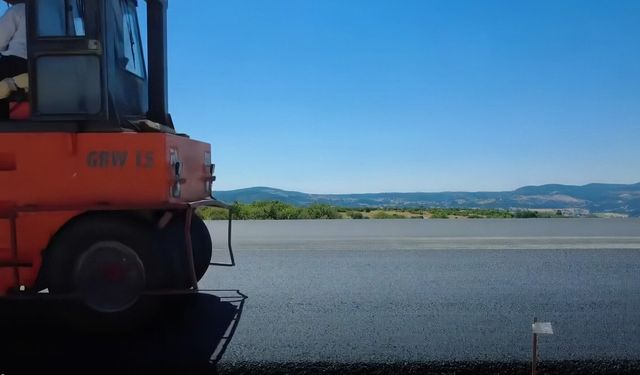 Demirci ve Salihli yolundaki asfalt çalışması sürüyor