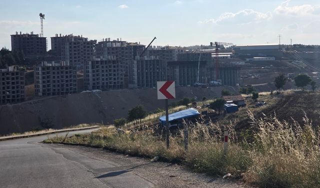 Uşak Dikilitaş’taki TOKİ konutları yapımının mesaisi devam ediyor