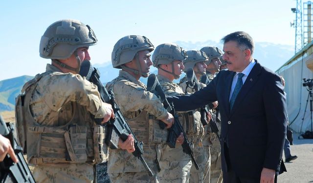 Zirvin Tepe’de Türk Bayrağı gururla dalgalanıyor