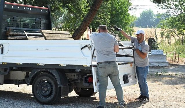 Akhisar Beyoba'daki Koca Bektaş Türbesi'nin çevre düzenlemesi yapılıyor