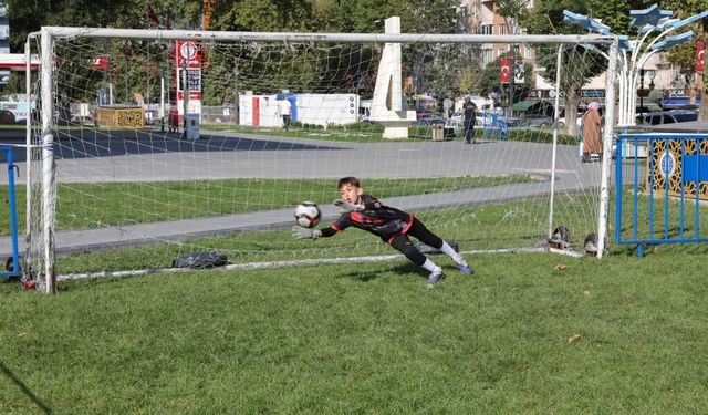 Kütahya'daki penaltı turnuvasında 7, 8 ve 9 yaşındaki çocuklar kıyasıya mücadele etti