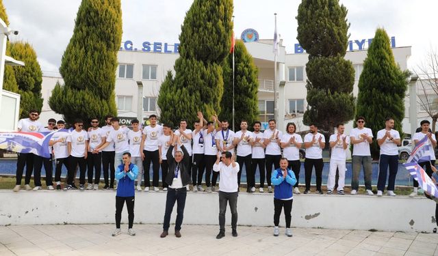 Selendi Belediyespor, 50'inci yıl için atkı ve forma satışı kampanyası başlattı