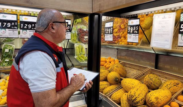 Uşak'ta faaliyet gösteren marketlerde ürün fiyatlarına yönelik izleme ve veri toplama çalışmaları yapıldı