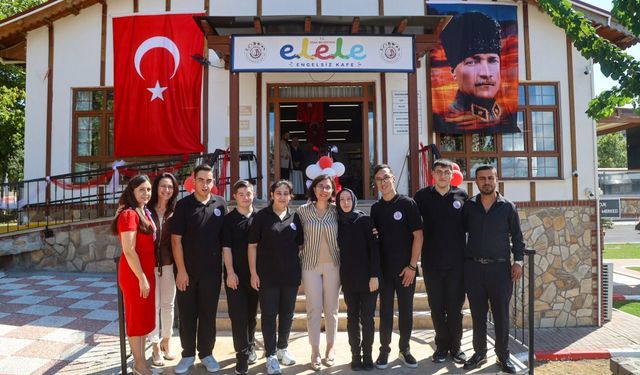 Uşak'ta özel bireylerin emekleriyle ayakta kalacak olan El Ele Engelsiz Kafe açıldı