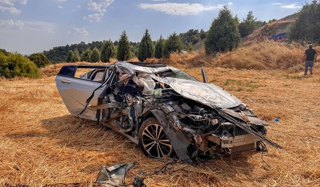Uşak ve Selendi arasında tarlaya devrilen otomobilin sürücüsü Hüseyin Köroğlu hayatını kaybetti