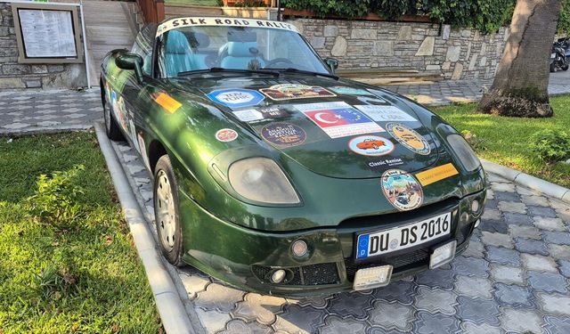 Yabancı ralliciler, Ortaca'ya bağlı Dalyan Mahallesi'ndeki öğrencilerle buluştu