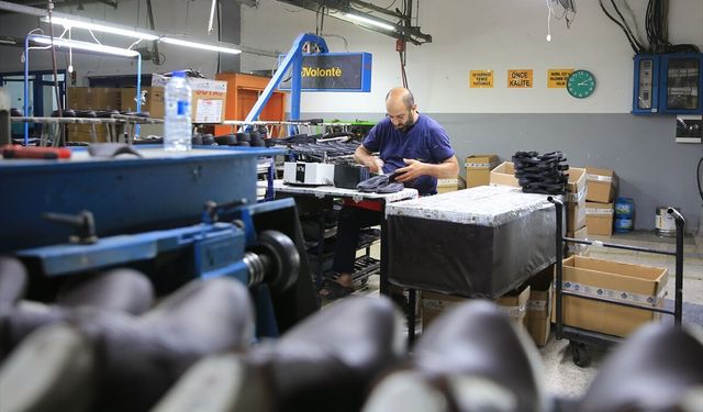 Manisa'da geliştirilen yapay zeka destekli makine, ayakkabı üretimini 10 kat artırdı