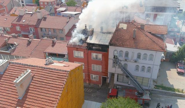 Kütahya Yunus Emre Mahallesi'ndeki ev yangını söndürüldü