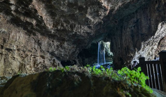 Pamukkale'nin yeraltındaki hali Kaklık Mağarası milyonlarca ziyaretçi çekiyor