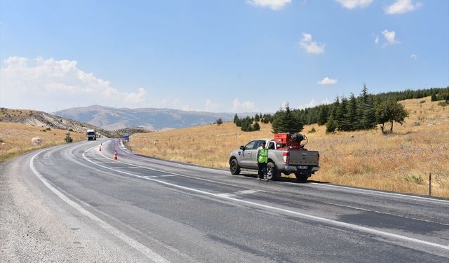 Dinar ve Çay karayoluna dükülen boya kazınarak çıkarıldı