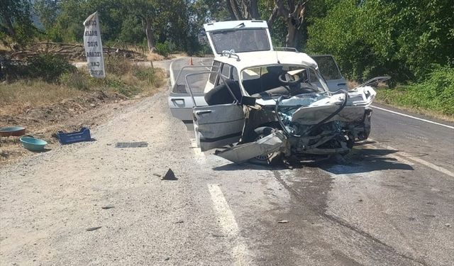 Demirci Söğütçük'te meydana gelen kazada 2 kişi hayatını kaybetti
