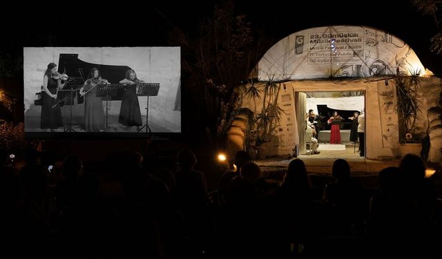 Genç kemancılar 23. Gümüşlük Müzik Festivali kapsamında konser verdi