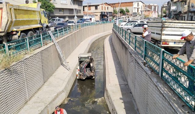Uşak'ta kötü koku ve görüntüye neden olan Dokuzsele'de temizlik