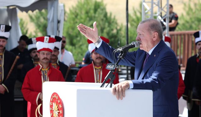 Cumhurbaşkanı Erdoğan, Malazgirt Zaferi'nin yıldönümünde önemli mesajlar verdi