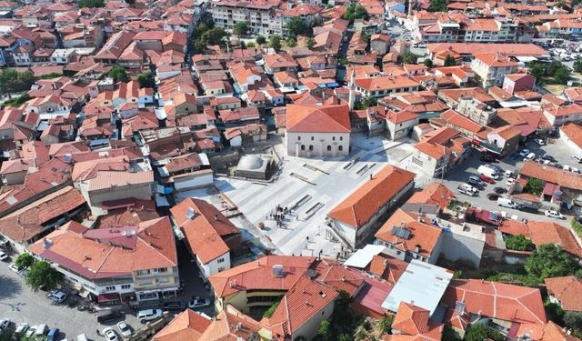 Tarihi evleriyle ziyaretçi çeken Kula'ya yeni bir meydan kazandırılıyor