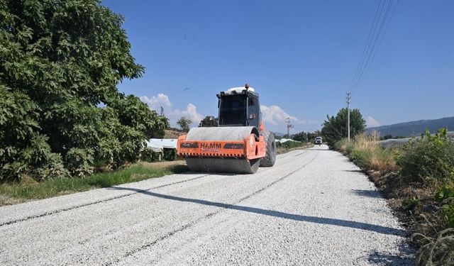 Sarıgöl'ün Yeşiltepe, Bahadırlar ve Tekeliler mahallelerini bağlayan yol yenileniyor