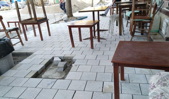 Uşak'ın göbeğindeki çalışma Anıtlar Kurulu'nun küçük taş kullanım zorunluluğu nedeniyle de uzadı