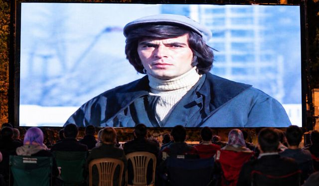 Efsane isimlerin yer aldığı Mavi Boncuk, Kütahyalı vatandaşlarla bir kez daha buluştu