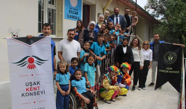 Uşak'ın Kılcan ve Mesudiye köylerindeki ilkokullarda fidan diktiler