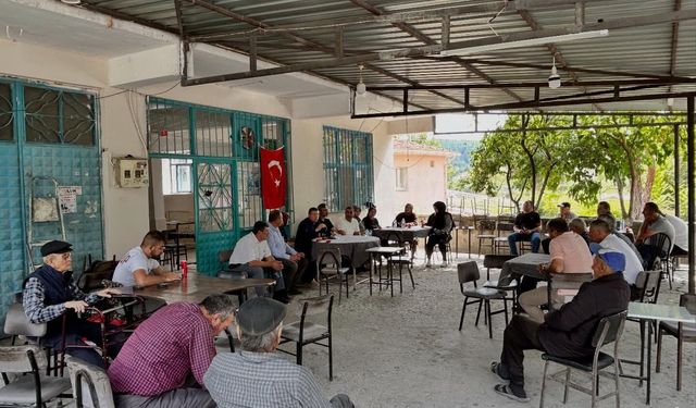AK Parti Uşak Milletvekili Tuğrul, Derbent'teki düğün salonu ve pazaryerini inceledi