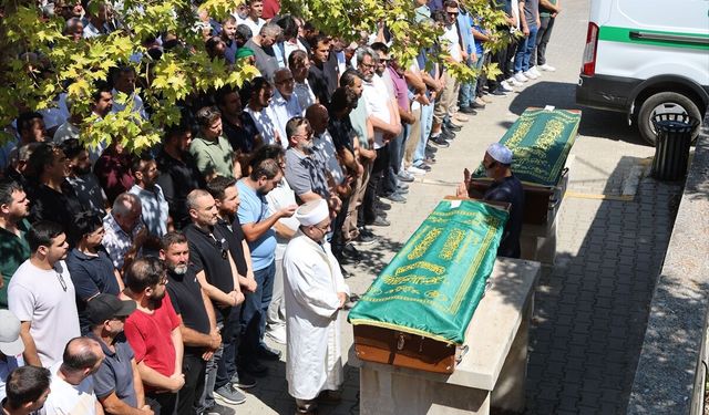 Denizli'de kazada ölen genç ve acı haberi kaldıramayan babası yan yana toprağa verildi