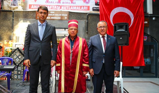 Uşak'ta yılın ahisi terzi Yücel Karabulut seçildi! Hasan Kalem ve Menderes Demir'e de ödül