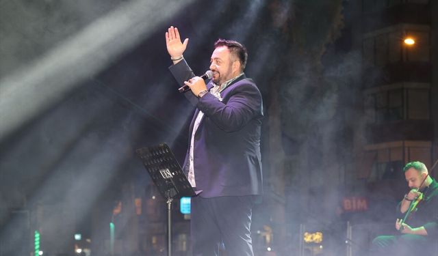 Hüseyin Kağıt, Kulalı vatandaşlara konser verdi