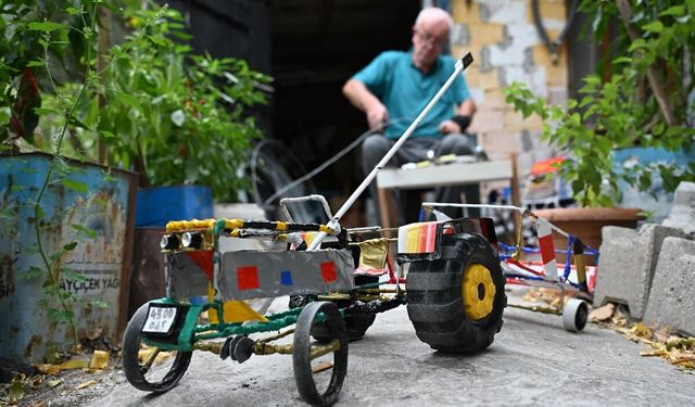 Demircili Ali Rıza İşçi, 3 yılda 50 çocuğa telli araba yapıp hediye etti