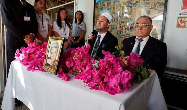 Sanat Güneşi Zeki Müren, aramızdan ayrılalı 30 yıl oldu