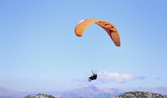 Fethiye'de yamaç paraşütü nedeniyle Çinli yoğunluğu