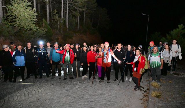 Gediz Ovası'ndan yükselen Spil Dağı'nda gün doğumu yürüyüşü