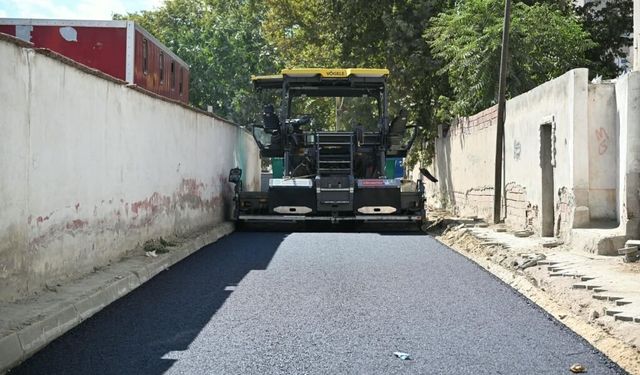 Salihli Şehitler Mahallesi'ndeki Çiçek Caddesi yenileniyor
