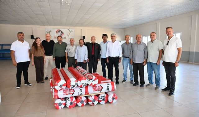 Osmancalı'daki çilek üreticilerine destek