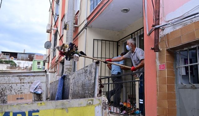 Yunusemre Barboras'taki çöp ev boşaltıldı