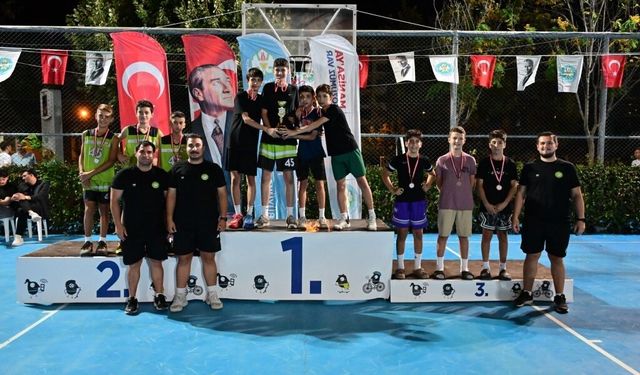 Manisa'da 200 sporcu 3x3 Sokak Basketbolu Turnuvası'nda mücadele etti