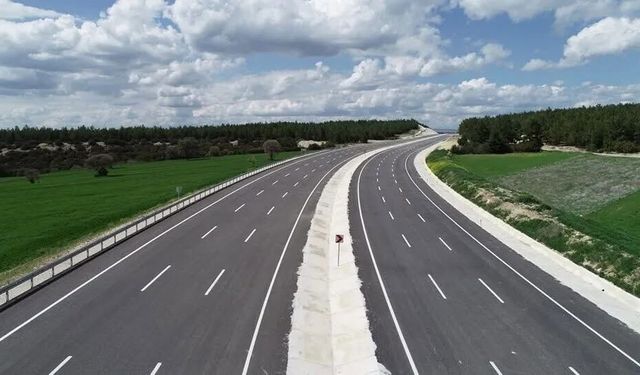 2012'de inşa edilmeye başlanan Uşak Çevre yolunun Ankara yoluna bağlanmasına 1,2 kilometre kaldı