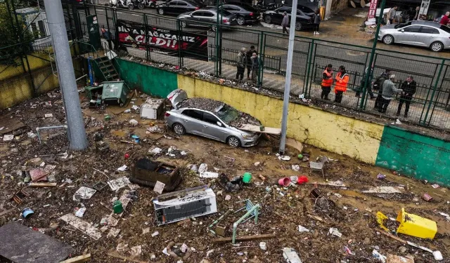 İstanbul ve Sakarya'da sel! Bakan Çiftçi ve Bakan Kurum bölgede inceleme yaptı!