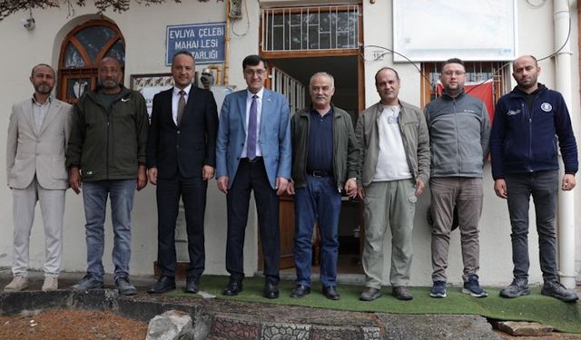 Kütahya Belediye Başkanı Kahveci, Evliya Çelebi Mahallesi'ndeki çalışmalarla ilgili mahallelinin görüşlerini aldı