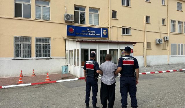Uşak İl Jandarma Komutanlığı, kesin hapis cezası olan 25 kişiyi adalete teslim etti