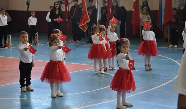 Uşak'ın Sivaslı ilçesinde 103'üncü yıl coşkusu yaşandı