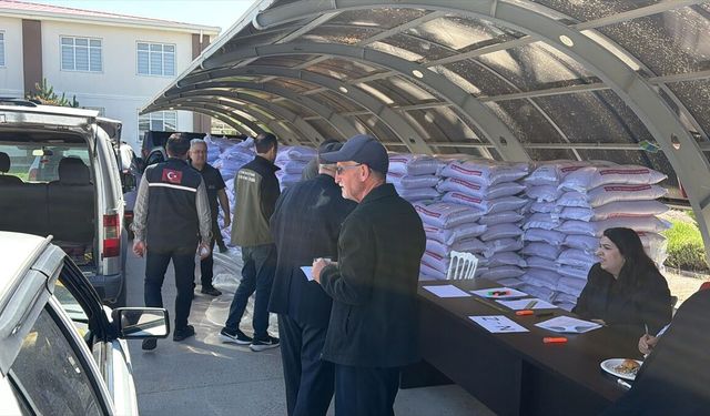 Uşak'ın komşusu Afyon'da Özel İdare'den çiftçiye buğday tohumu desteği
