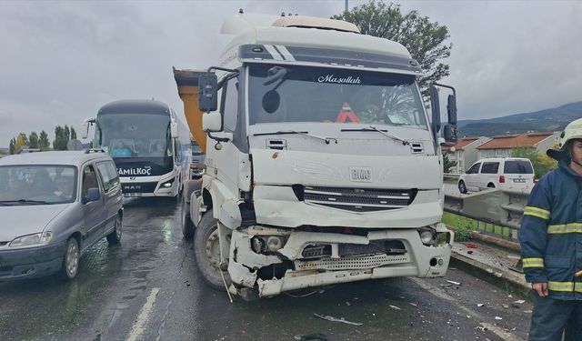 Kütahya ve Eskişehir yolunda zincirleme kaza!