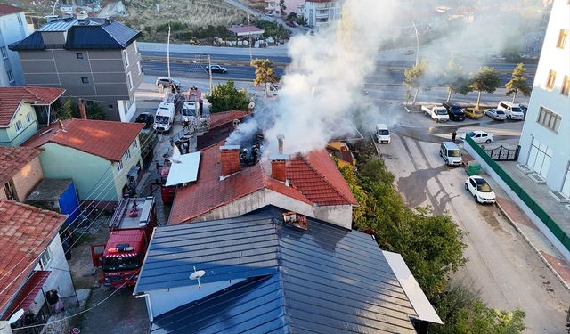 Uşak Dikilitaş'taki ev yangını söndürüldü