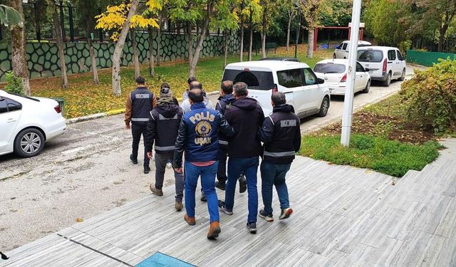 Uşak'ta kilometreleri düşürdüğü öne sürülen oto galeri firmasına operasyon