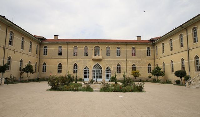 Atatürk'ü ağırlayan Denizli Lisesi, 152 yıldır eğitim ve öğretime devam ediyor