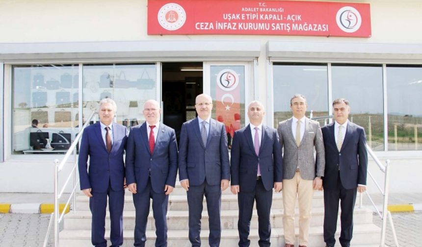 YÖK Başkanı Prof. Dr. Erol Özvar, Uşak'ta ziyaretlerde bulundu