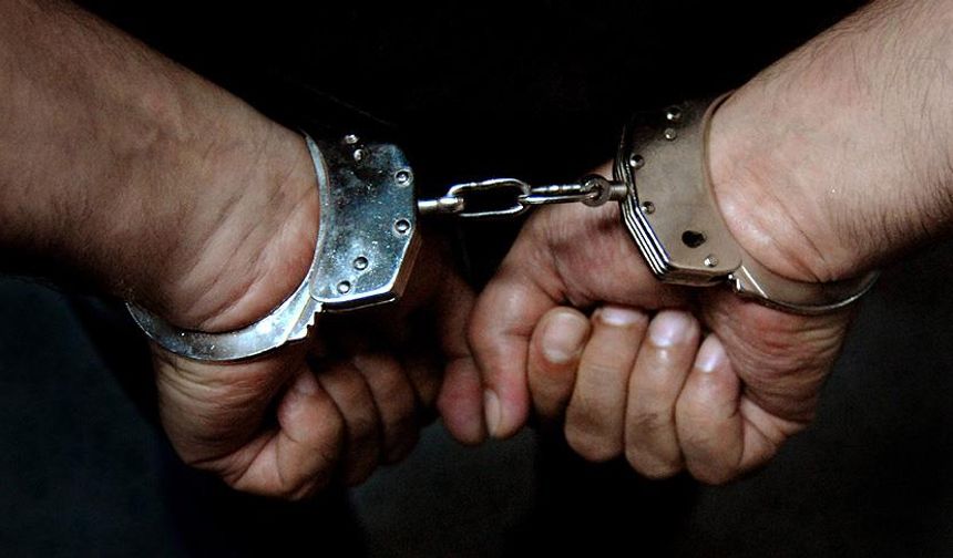 İzmir'de uyuşturucu operasyonunda yakalanan 2 kişi tutuklandı