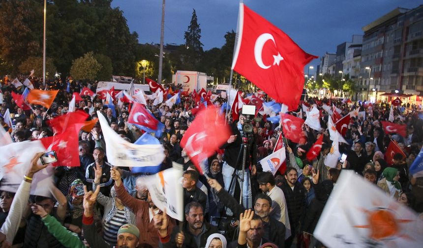 Uşak'ta Cumhurbaşkanı Erdoğan'ın Başarısı Kutlandı