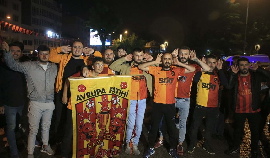 Uşak'ta Galatasaray'ın Şampiyonluğu Kutlandı